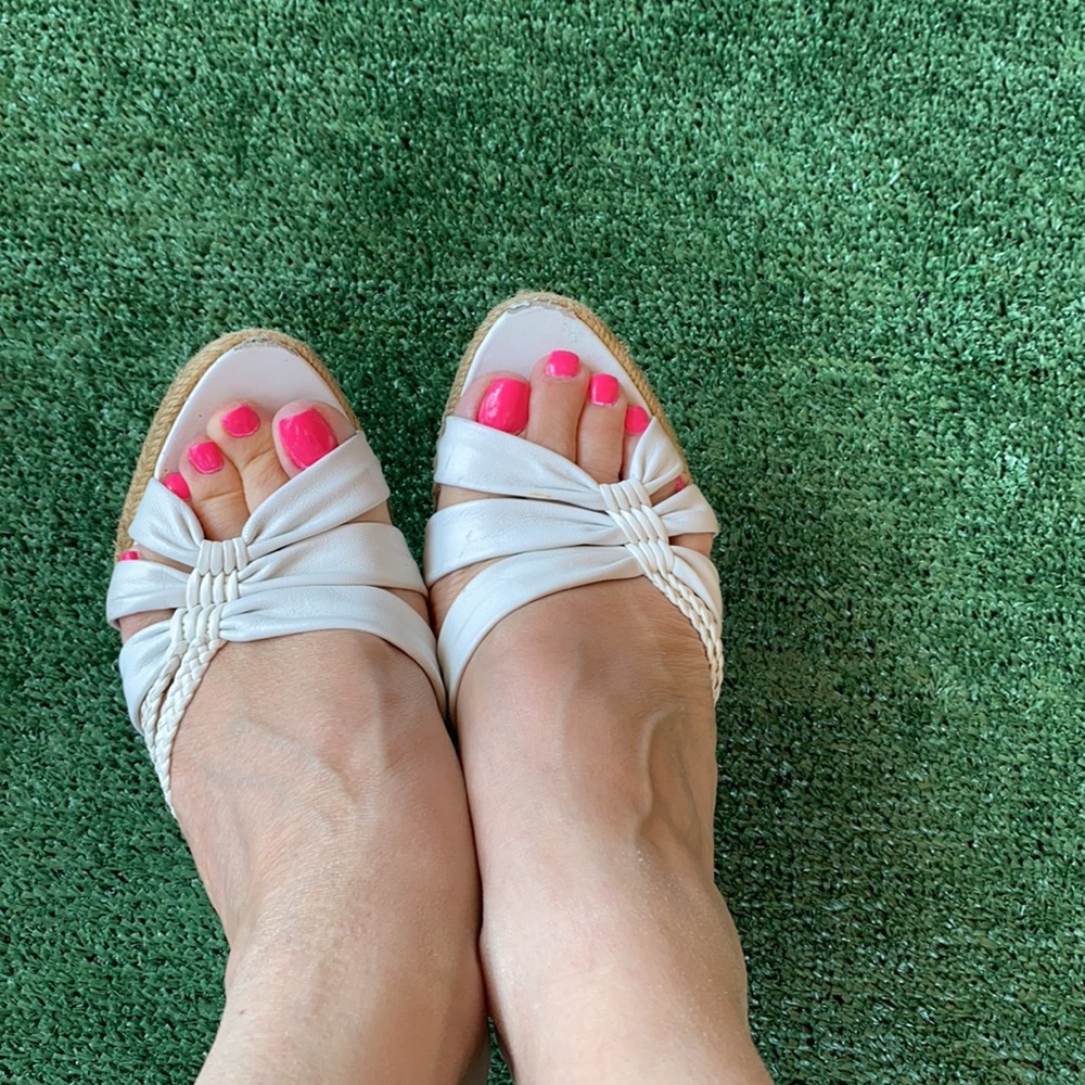 While leather sandals 🛍 - Picture 4 of 8